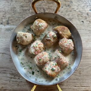 Torskbullar i kaviar- och gräslökssås (5 hg)