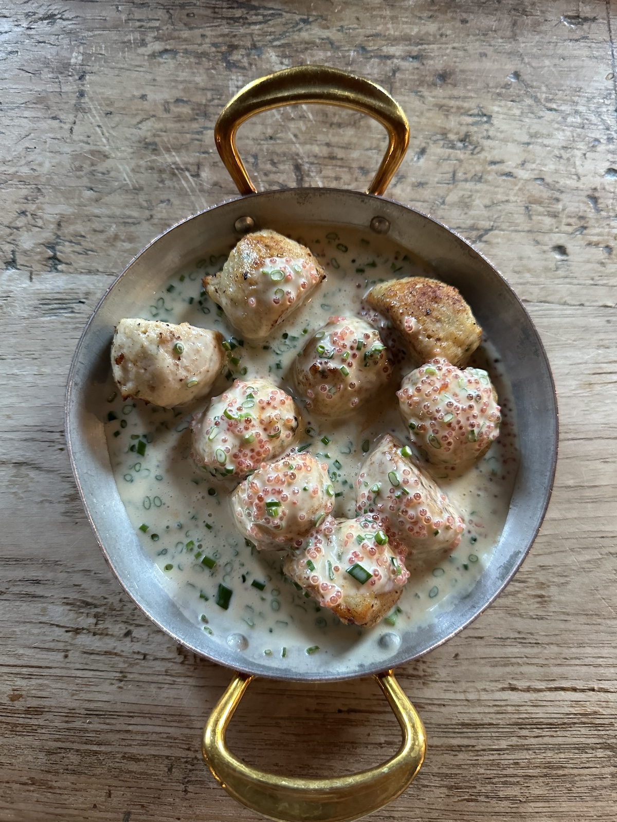 Torskbullar i kaviar- och gräslökssås (5 hg)