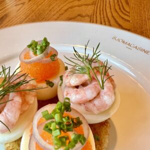 Ägghalvor (4st med Kalixlöjrom, 4st med räkor)